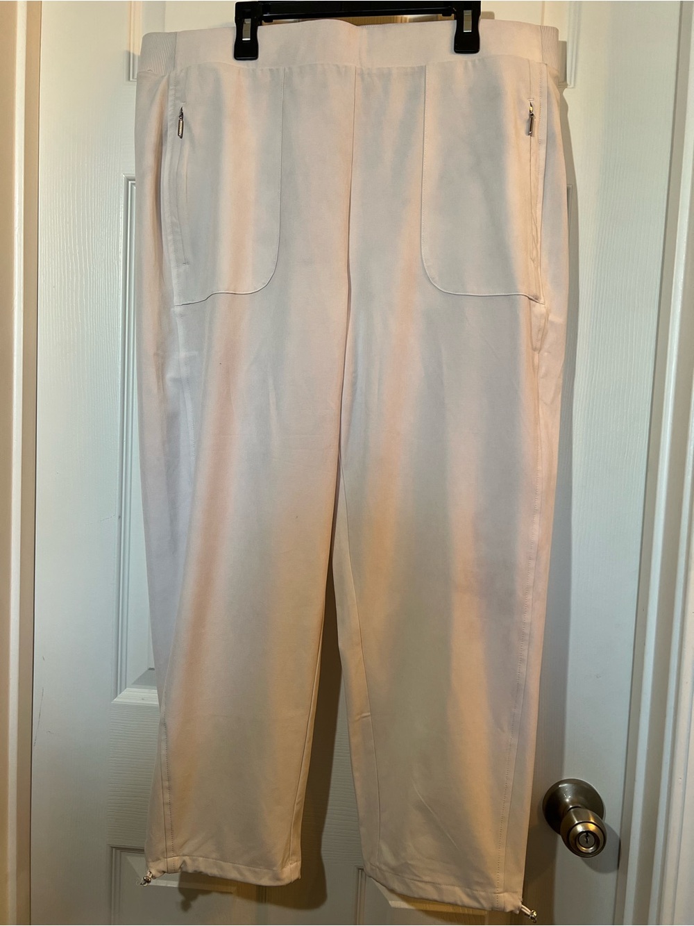 Chico's Light Beige Capris with Front Zip Pockets  size 2  large